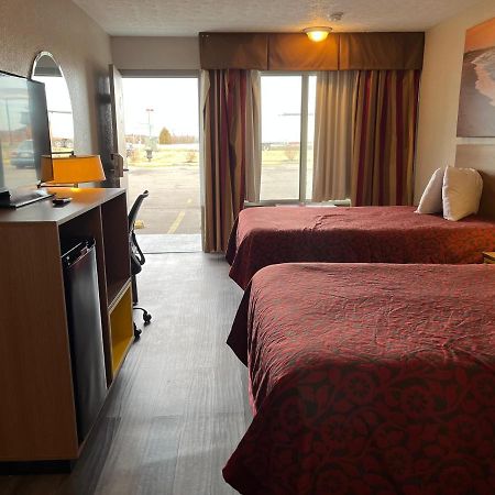 Days Inn & Suites By Wyndham Dayton North Екстериор снимка