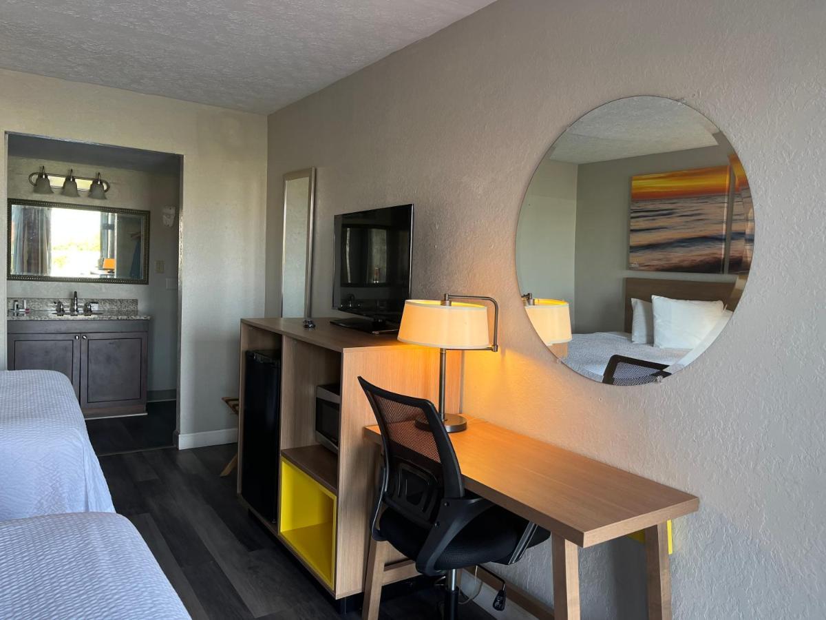 Days Inn & Suites By Wyndham Dayton North Екстериор снимка