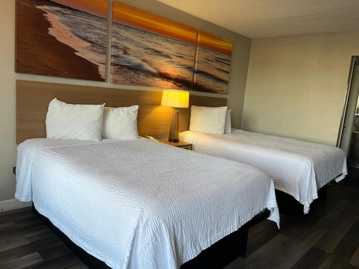 Days Inn & Suites By Wyndham Dayton North Екстериор снимка